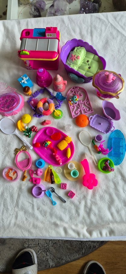 Littlest Pet Shop - Lekset med möbler, figurer och tillbehör