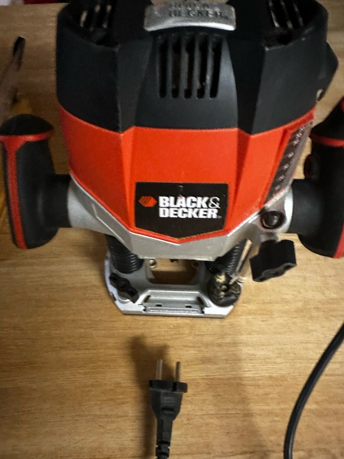 Black  Decker Fräs med tillbehör