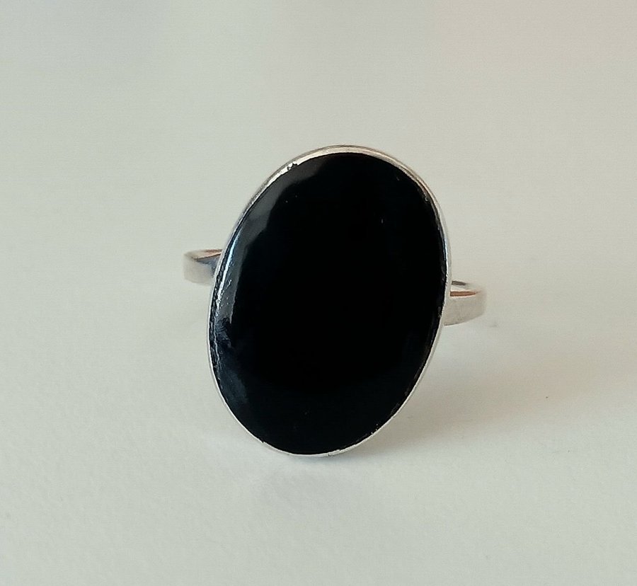 Vacker Ring i Sterling Silver Med Svart Onyx 18¼mm Ø 4,32 GRAM!