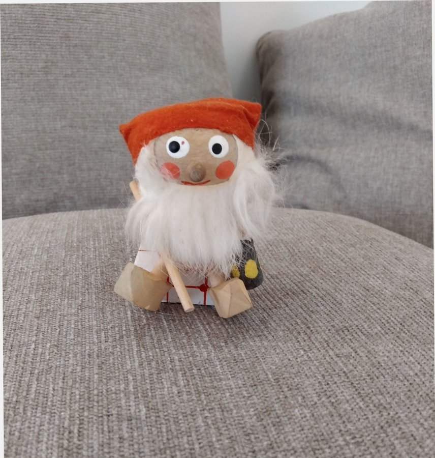 Äldre retro Jultomte, tomte, trätomte, i trä, hemslöjden