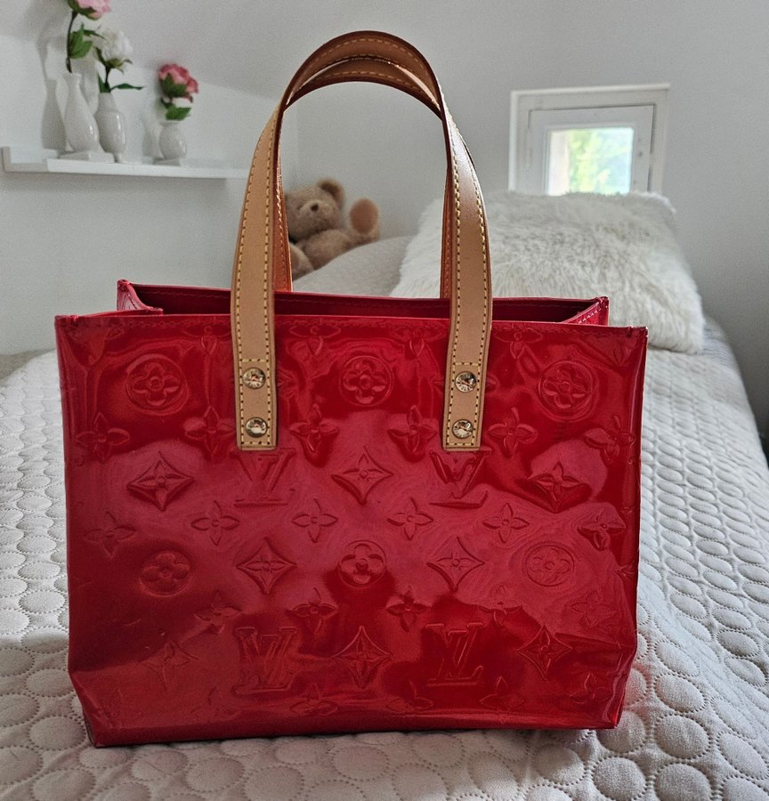 Louis Vuitton Reade handbag