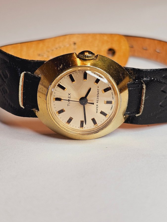 Timex Damklocka i guldpläterad metall med läderband 1970-TAL