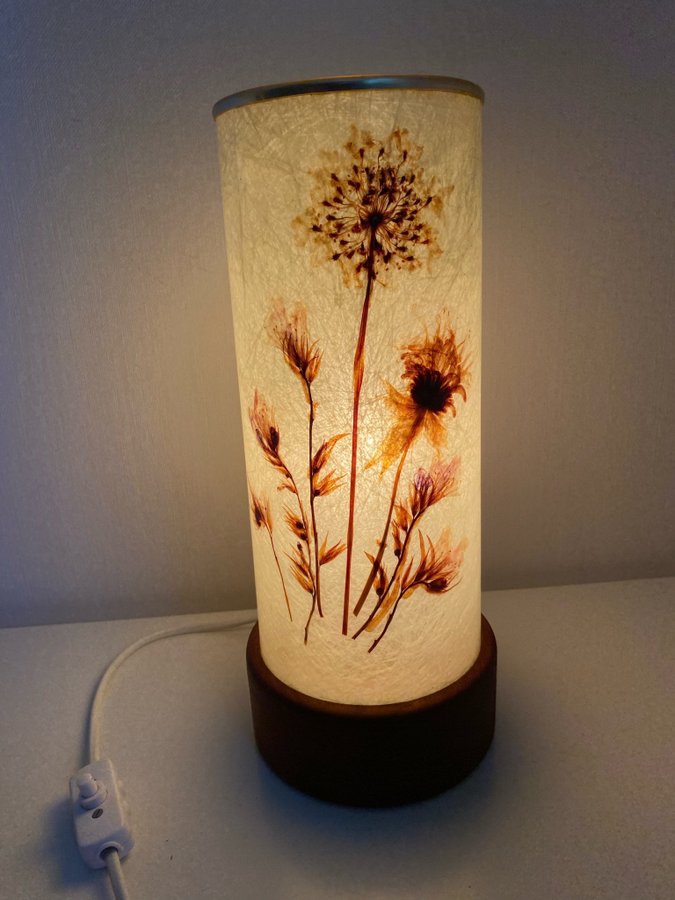 RETRO / BORDSLAMPA / TEAK / TORKADE BLOMMOR 60-TAL