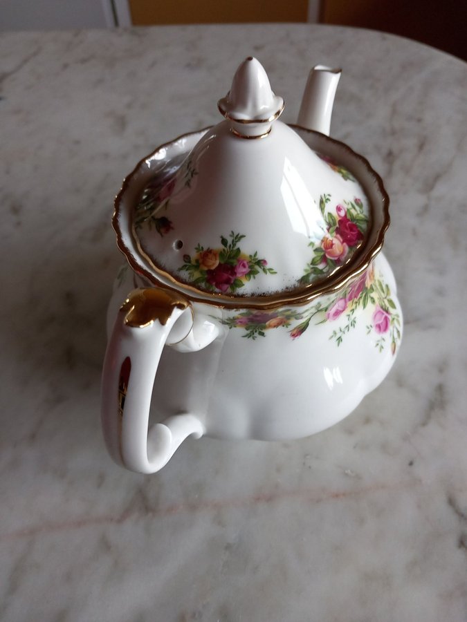 Vintage Royal Albert Old Country Roses Teapot.