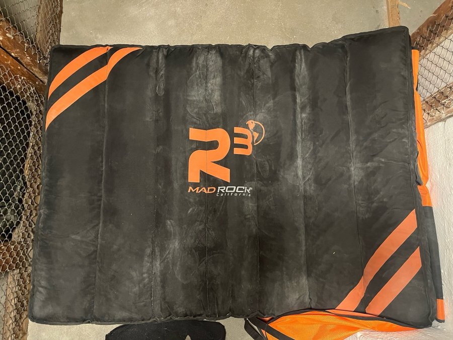 Mad Rock R3 crashpad bouldermatta