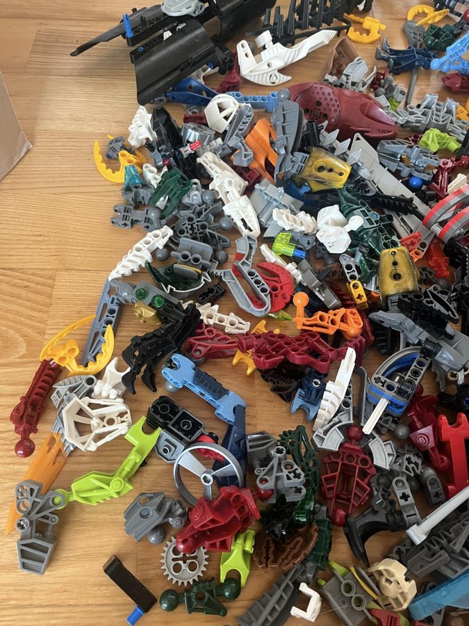 LEGO BIONICLE LOT MASKER VAPEN RESERVDELAR