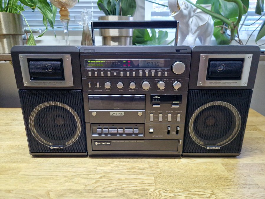 Hitachi TRK-9900E Stereo Kassettbandspelare Boombox Ghettoblaster stereo hifi