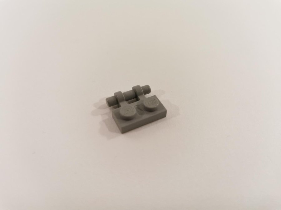 Lego - plate - modified - handles on side - 1x2 - part 2540 - ljusgrå (bluish)