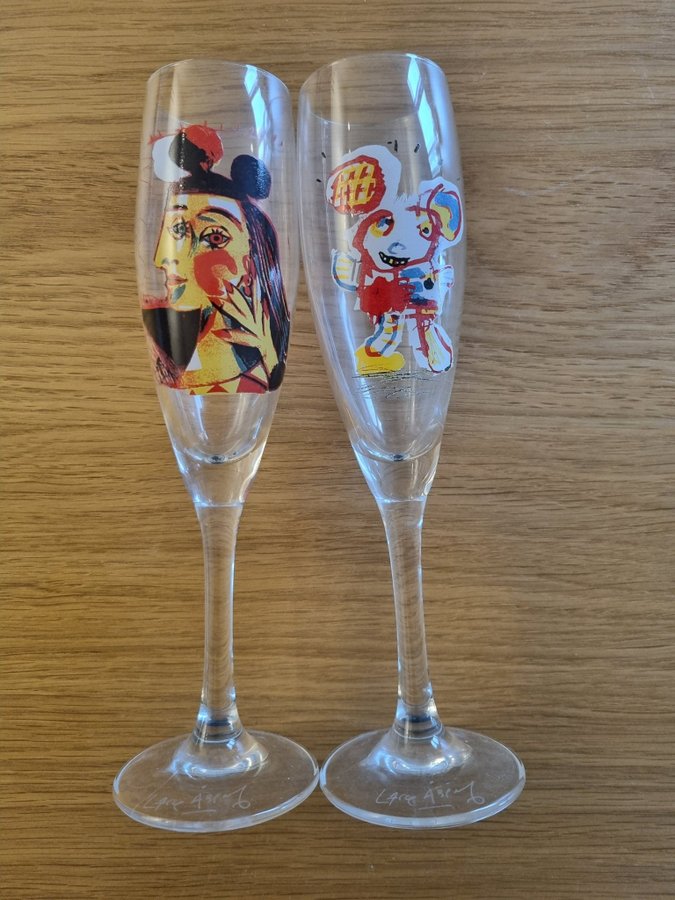 2 st champagneglas (Lasse Åberg - konst på glas)