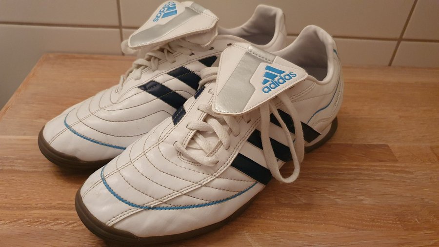 Adidas Puntero fotbollsskor 44