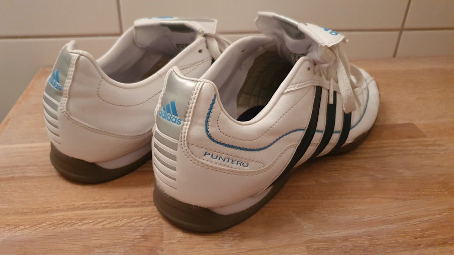 Adidas Puntero fotbollsskor 44