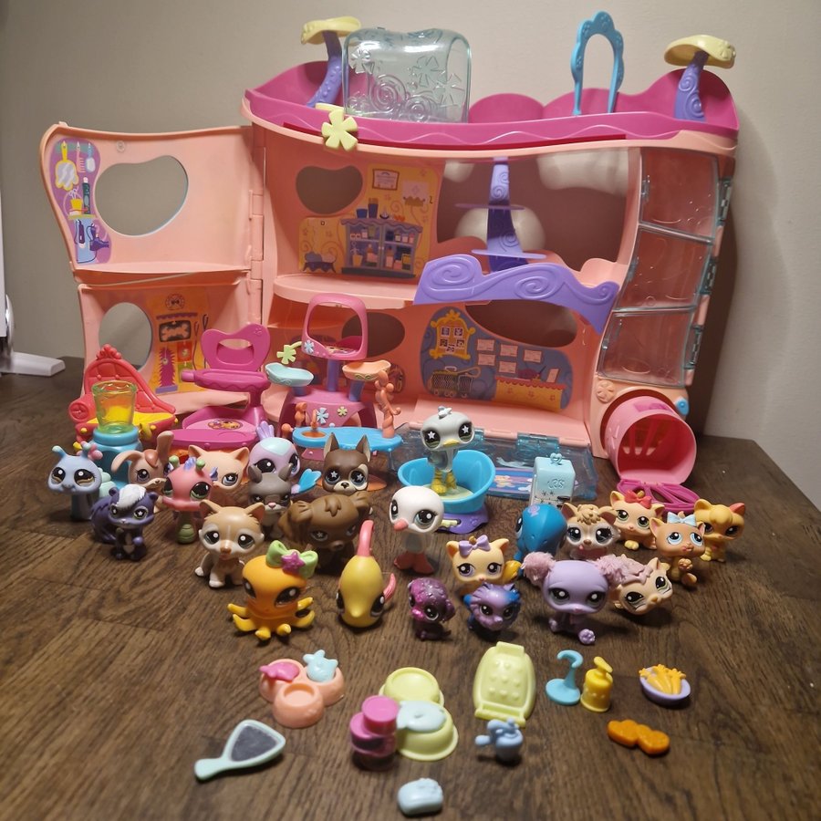 Littlest Pet Shop hus med tillbehör och 24 djur