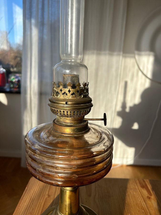 Pampig oljelampa Karlskrona lampfabrik fotogenlampa mässing