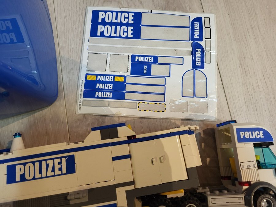 Lego Polis lastbil + lös lego o polis gubbar