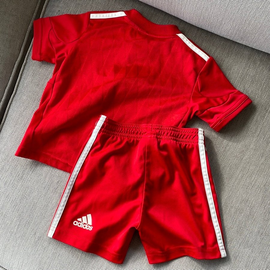 Liverpool set shorts och t-shirt storlek 74