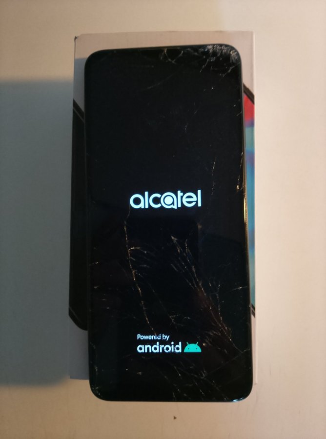 Alcatel 3L Spräckt skärm (Fungerar ändå)