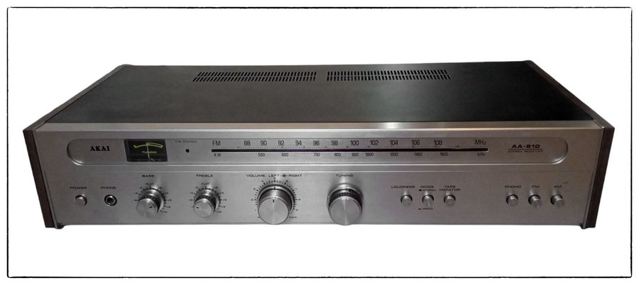 Retro Vintage AKAI AA-810 Stereo Receiver Tillverkad 1976.