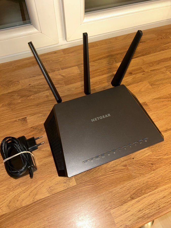 NETGEAR AC1900 Smart WiFi Router R7000