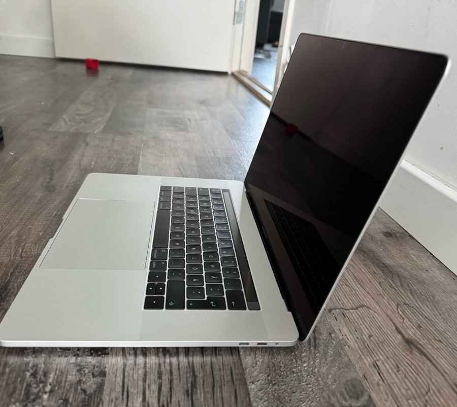 MacBook Pro 2016 15 tum i7 512/16GB