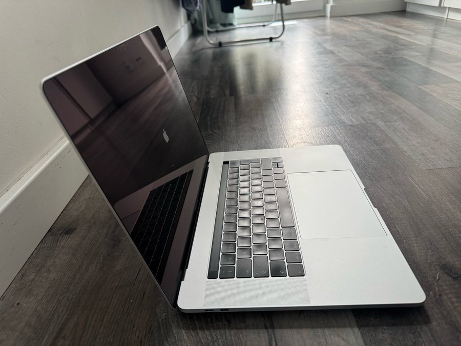 MacBook Pro 2016 15 tum i7 512/16GB