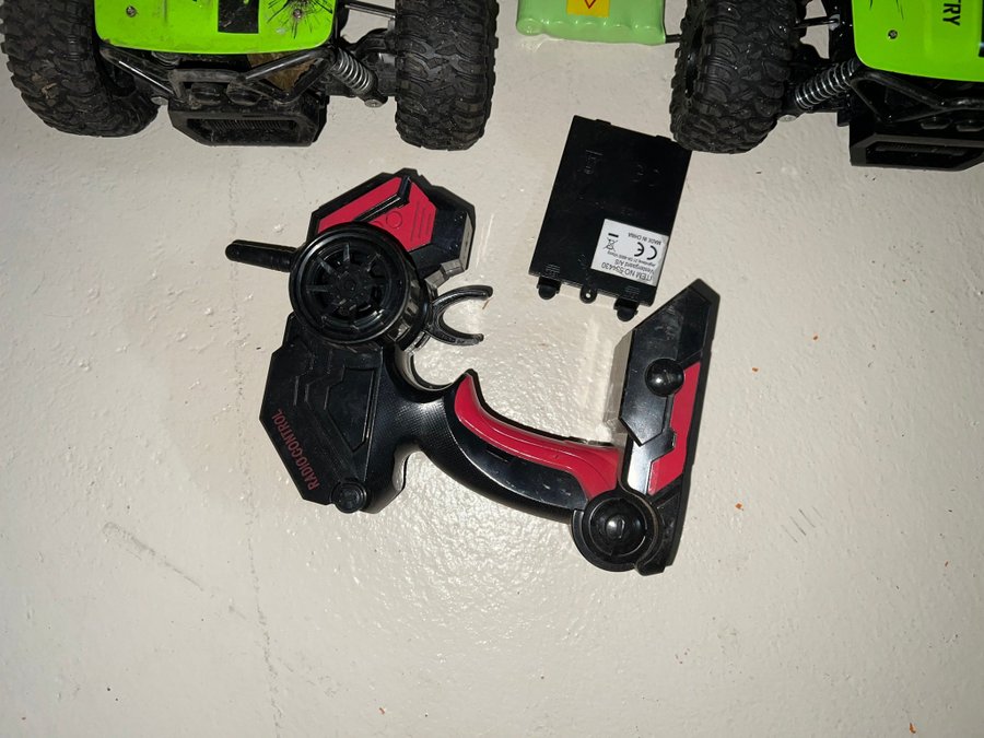 2 st RC Bilar Metal Beast (Renoveringsobjekt eller reservdelar)