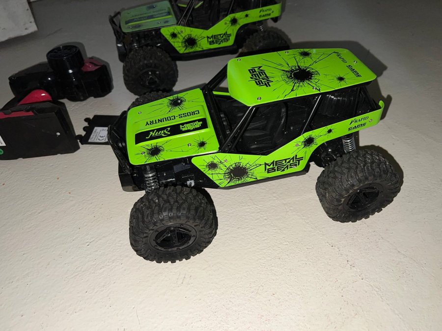 2 st RC Bilar Metal Beast (Renoveringsobjekt eller reservdelar)