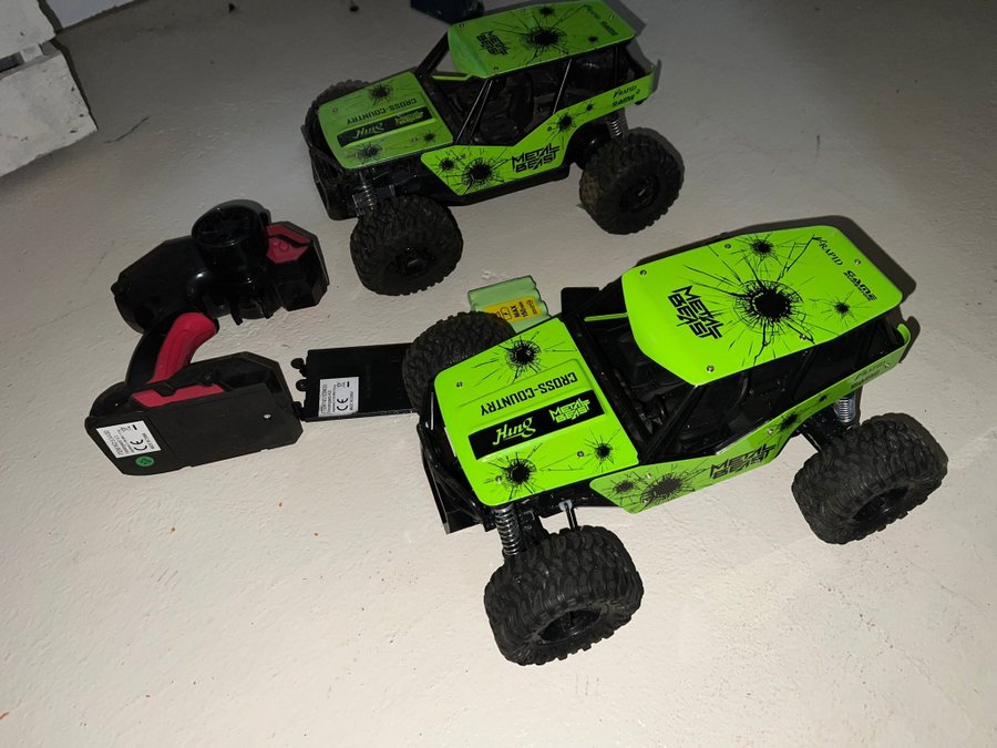 2 st RC Bilar Metal Beast (Renoveringsobjekt eller reservdelar)