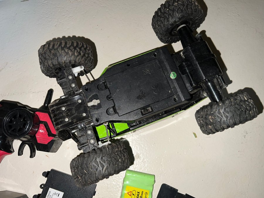 2 st RC Bilar Metal Beast (Renoveringsobjekt eller reservdelar)