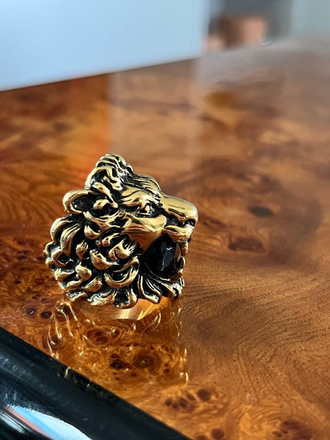 Gucci vintage ring lion