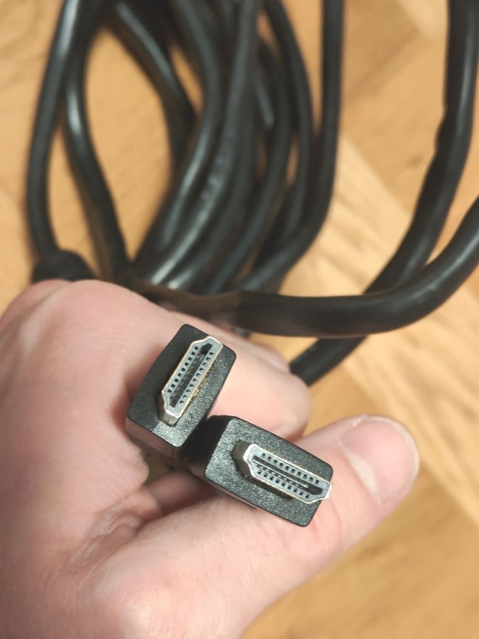 Två HDMI kablar x 10m