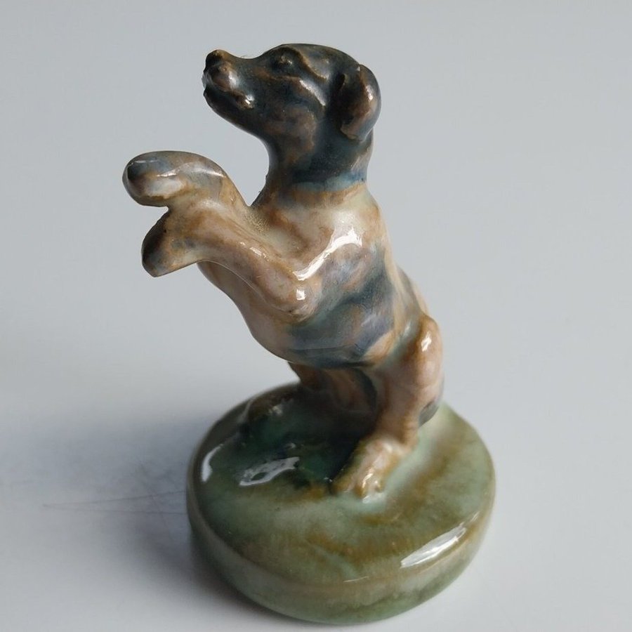 Miniatyr Gammal Hundfigur 6cm. Miniature Gammel Hundefigur. Keramisk Figurer.