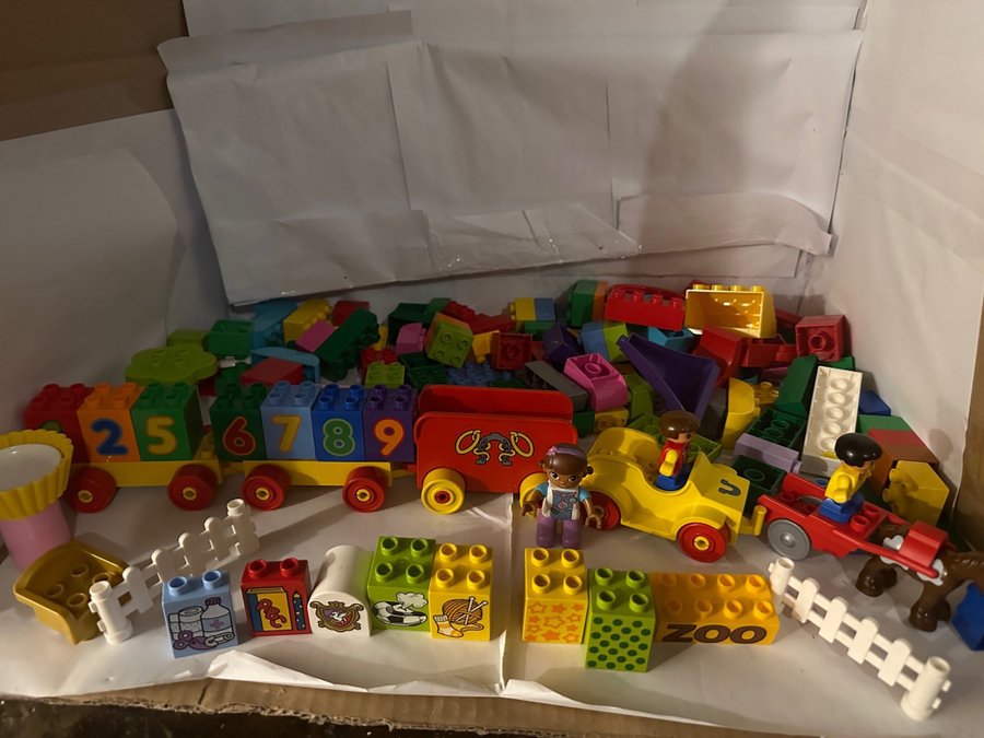 Lego Duplo - Stort set med figurer, fordon och byggstenar födelsedag. Zoo