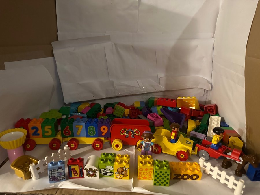 Lego Duplo - Stort set med figurer, fordon och byggstenar födelsedag. Zoo