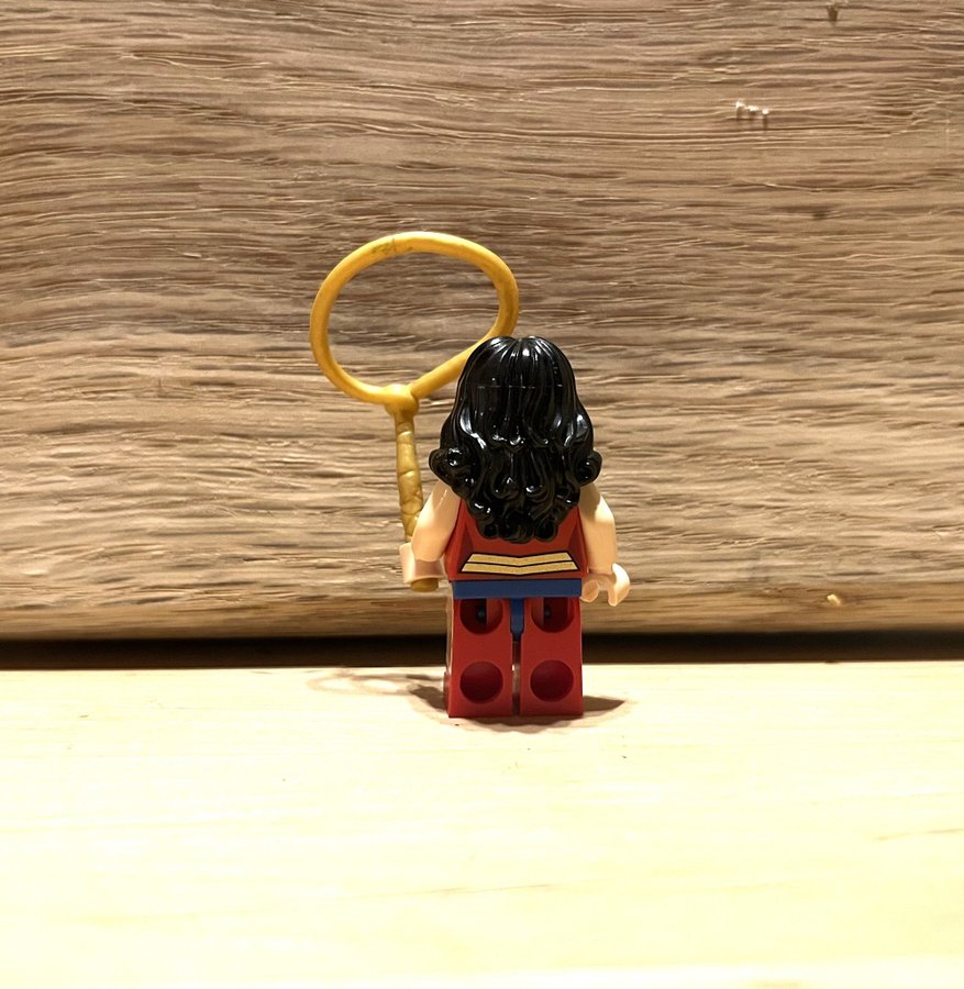 LEGO Minifigur: Wonder Woman från LEGO Super Heroes