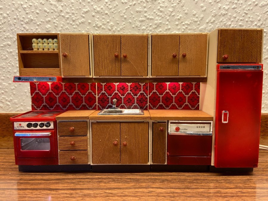 Lundby - Kök - Spis - Diskbänk - Kylskåp - Diskmaskin - Dockskåp - Retro