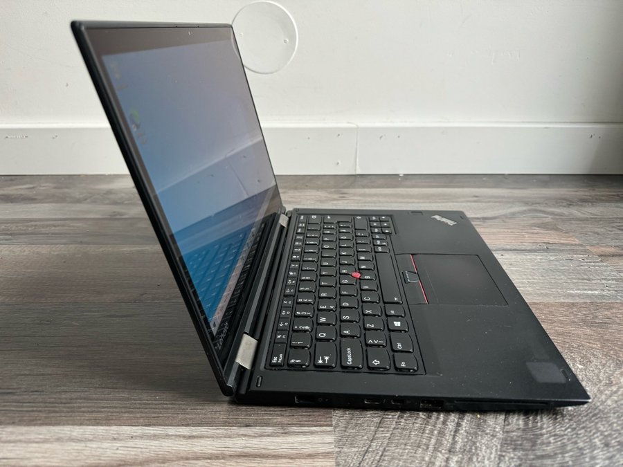 Lenovo Yoga 370 pekskärm