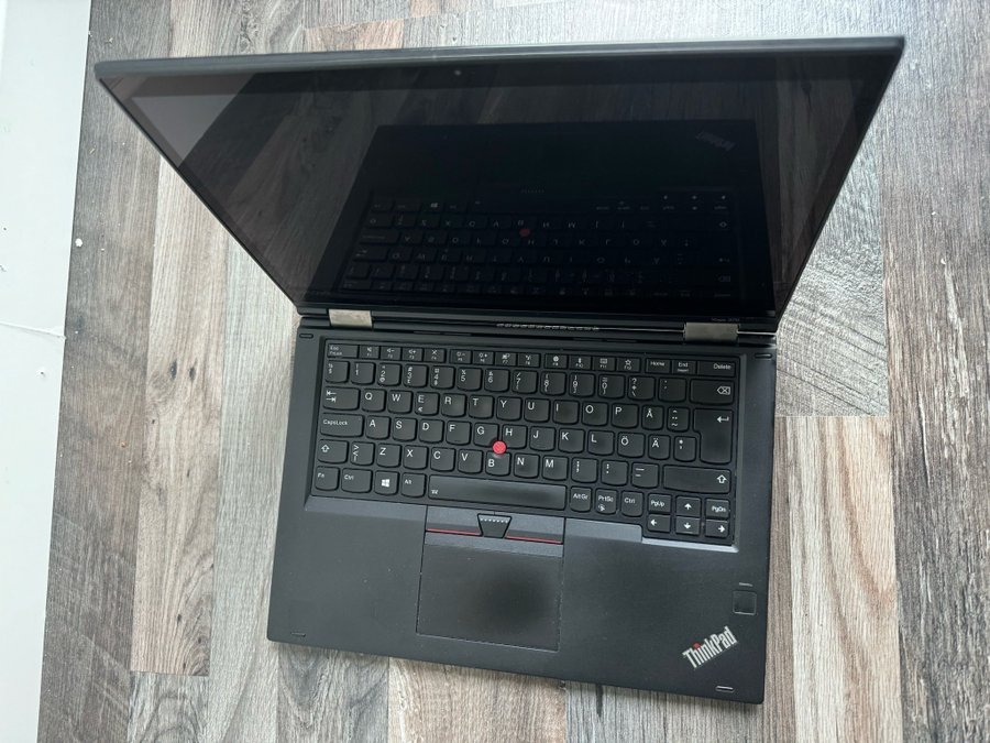 Lenovo Yoga 370 pekskärm