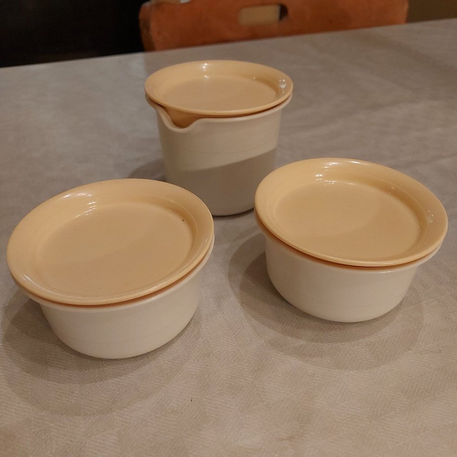 Tupperware Mjölkkanna och sockerskålar