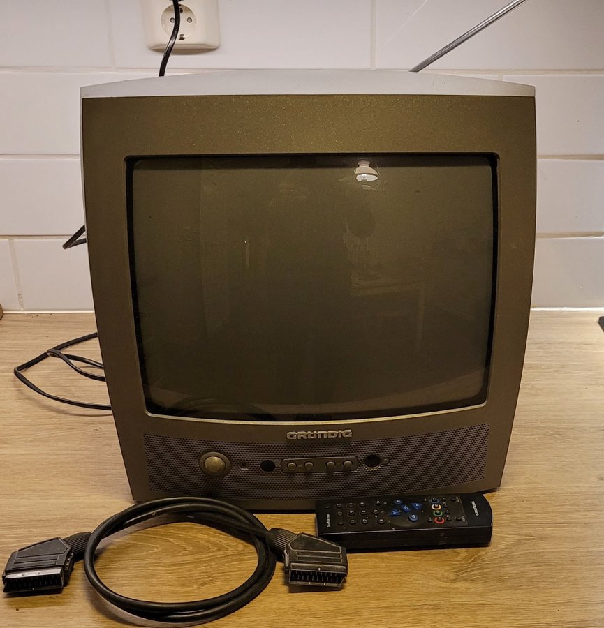 Retro fungerande 14" Grundig TV