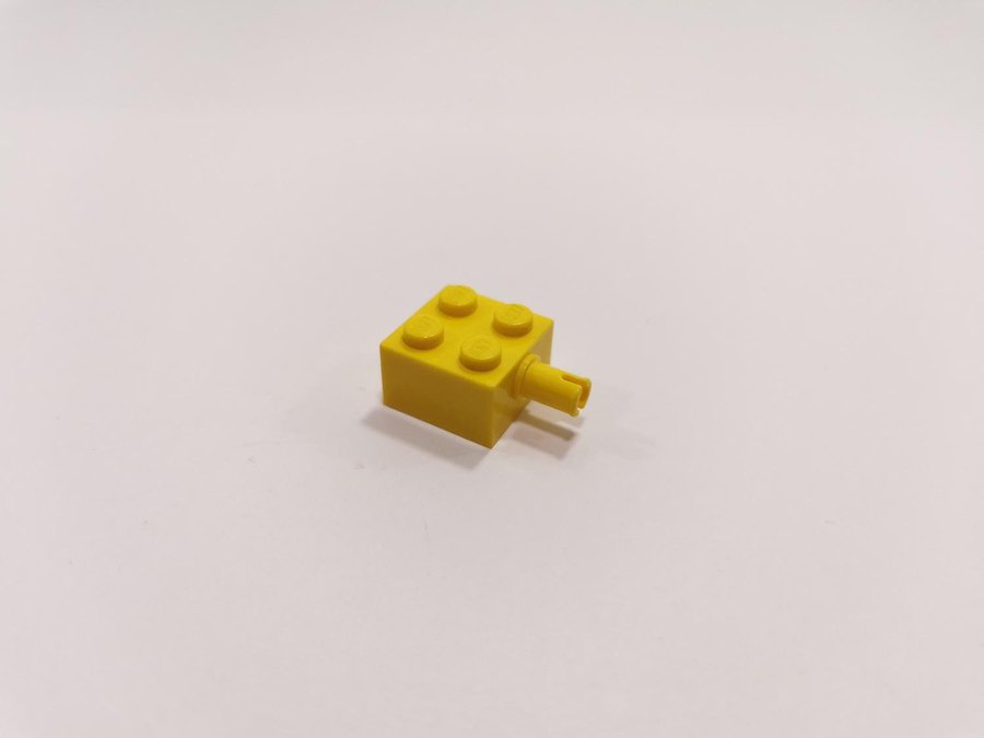 Lego - brick - pin utan axelhål - 2x2 - part 4730 - gul