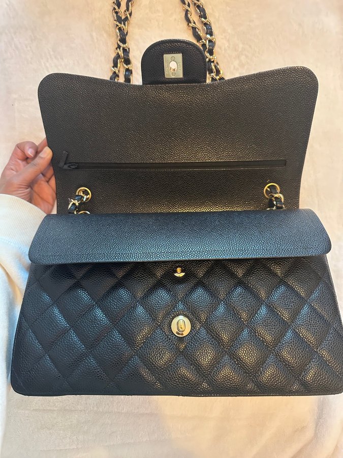 Chanel flap bag Large OANVÄND