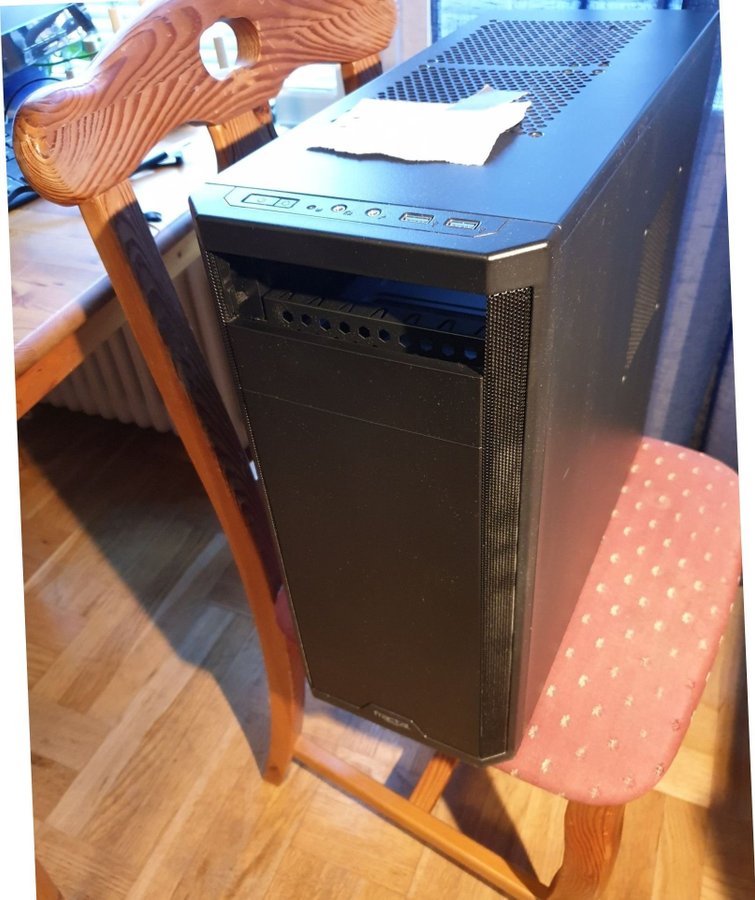 Datorchassi ATX MED 700 Watts nätdel