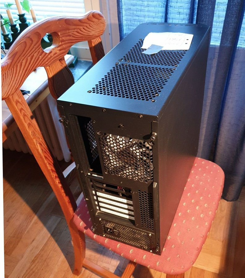 Datorchassi ATX MED 700 Watts nätdel