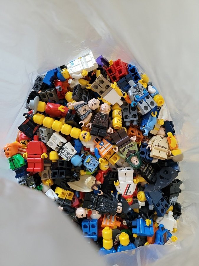 Lego - Blandade Figurer / Gubbar /Minifigurer ca 681 gram (nr 7)