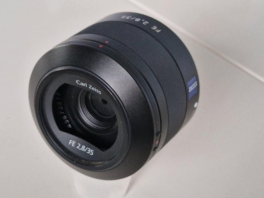 Sony FE 35mm f/2.8 Carl Zeiss Sonnar T*