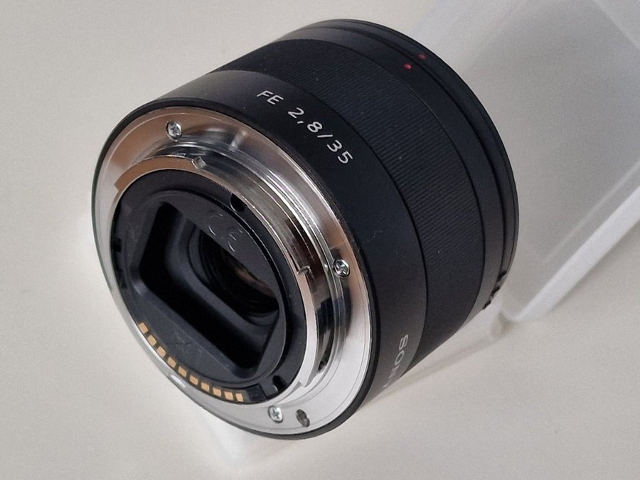 Sony FE 35mm f/2.8 Carl Zeiss Sonnar T*