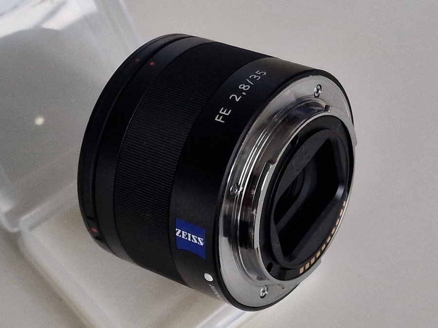 Sony FE 35mm f/2.8 Carl Zeiss Sonnar T*