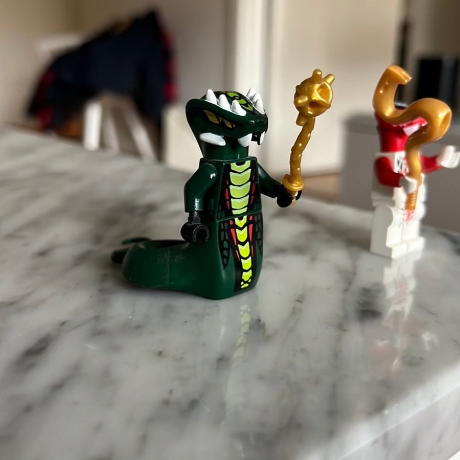 LEGO Ninjago - Acidicus och en tjänare till den röda klanen