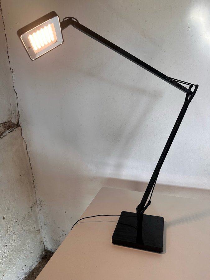 Flos KELVIN LED skrivbordslampa