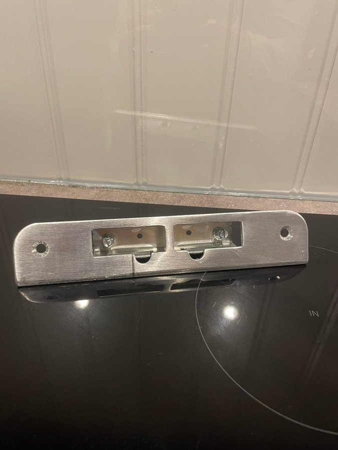 Slutbleck stolpe passar Assa lås 8765 låskista låsbleck ASSA Abloy